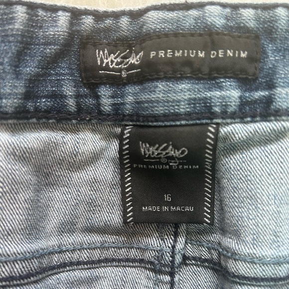 Mossimo Women’s Size 16 Jeans - Picture 3 of 3